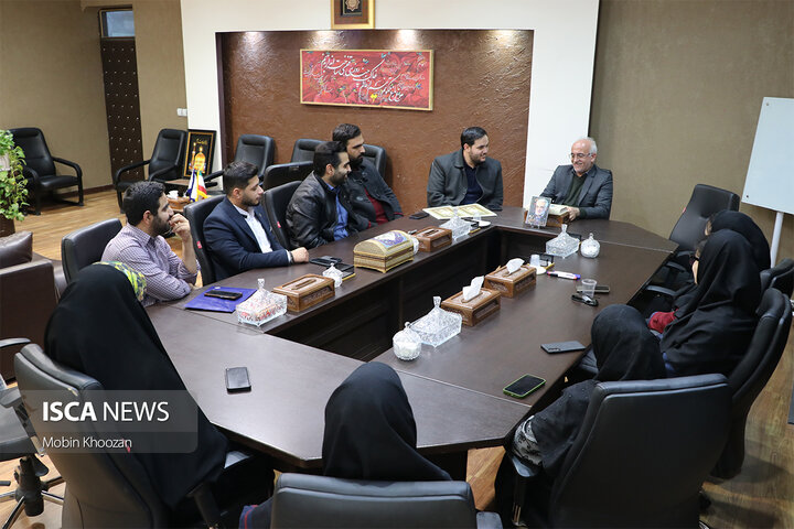 نشست سالیانه اعضای باشگاه خبرنگاران دانشجویی ایران ایسکانیوز یزد با حضور رئیس دانشگاه آزاد اسلامی استان