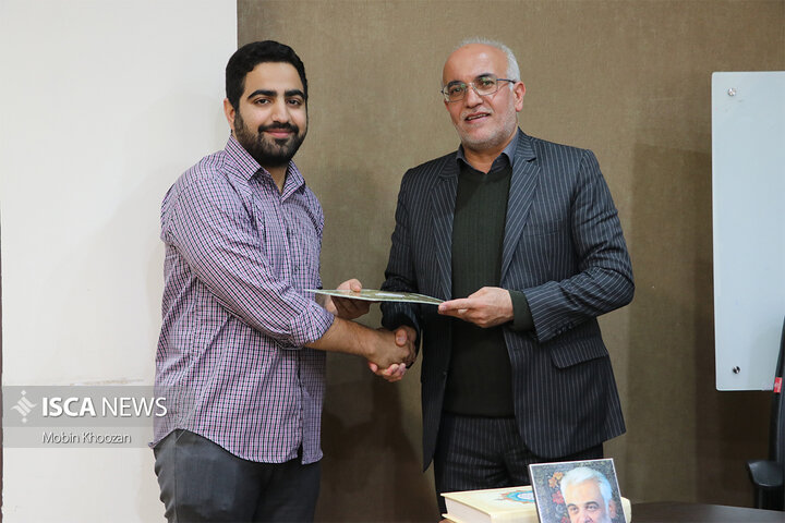 نشست سالیانه اعضای باشگاه خبرنگاران دانشجویی ایران ایسکانیوز یزد با حضور رئیس دانشگاه آزاد اسلامی استان