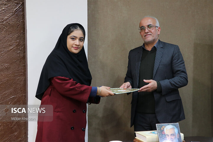 نشست سالیانه اعضای باشگاه خبرنگاران دانشجویی ایران ایسکانیوز یزد با حضور رئیس دانشگاه آزاد اسلامی استان