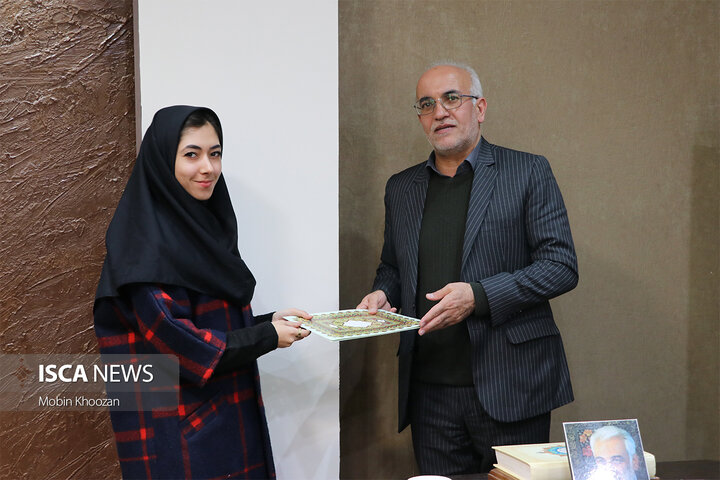 نشست سالیانه اعضای باشگاه خبرنگاران دانشجویی ایران ایسکانیوز یزد با حضور رئیس دانشگاه آزاد اسلامی استان