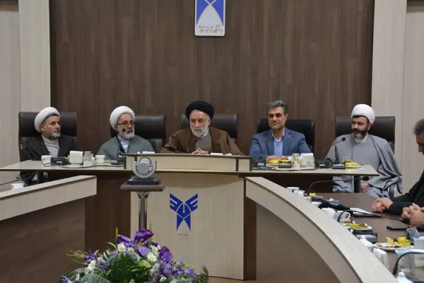 معارفه مسئول جدید نهاد رهبری در دانشگاه آزاد آذربایجان‌غربی/ فرهنگ زیربنای اصلی دانشگاه است