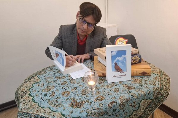 رونمایی «کفترهای سُرخِ پاپَر»؛ داستانی از رنج، طنز و جهان ذهنی نویسنده