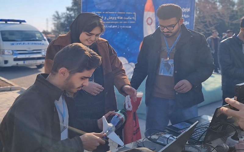 نخستین دوره مسابقات موشک‌های آبی در دانشگاه آزاد نجف‌آباد برگزار شد