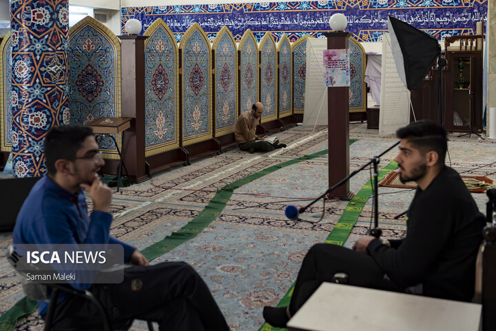 مراسم معنوی اعتکاف در مسجد دانشگاه آزاد اسلامی واحد علوم تحقیقات