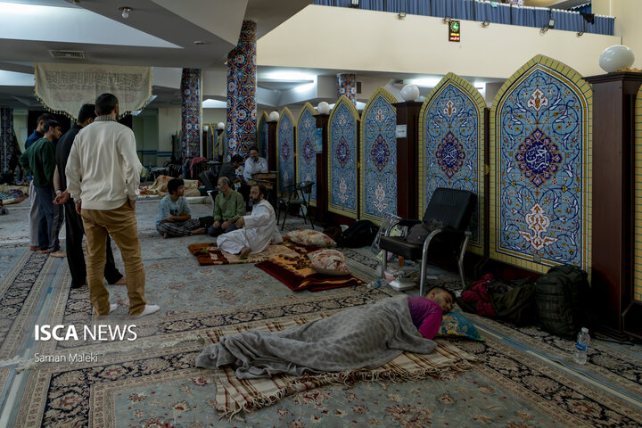 مراسم معنوی اعتکاف در مسجد دانشگاه آزاد اسلامی واحد علوم تحقیقات