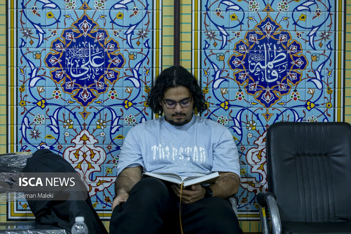 مراسم معنوی اعتکاف در مسجد دانشگاه آزاد اسلامی واحد علوم تحقیقات