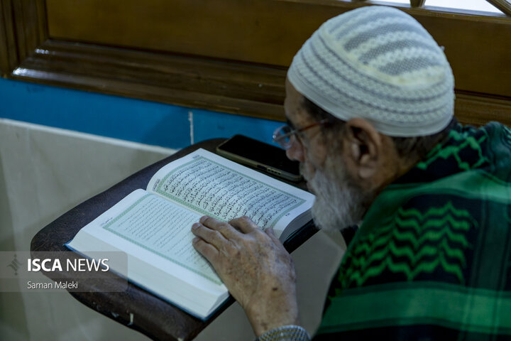 مراسم معنوی اعتکاف در مسجد دانشگاه آزاد اسلامی واحد علوم تحقیقات