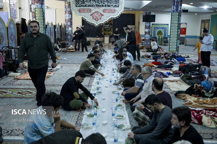 مراسم معنوی اعتکاف در مسجد دانشگاه آزاد اسلامی واحد علوم تحقیقات