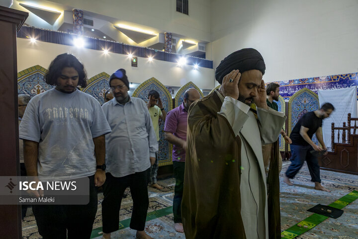 مراسم معنوی اعتکاف در مسجد دانشگاه آزاد اسلامی واحد علوم تحقیقات