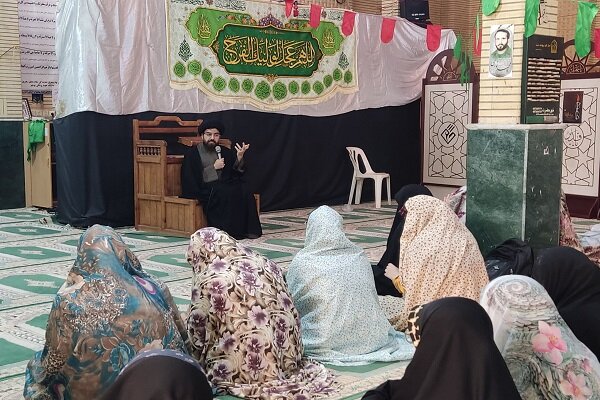 تبیین الگوی سوم زن از منظر اسلام در جمع دانشجویان معتکف بوشهر