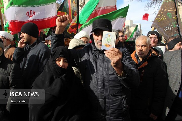 تجمع مردم اردبیل علیه اغتشاشگران