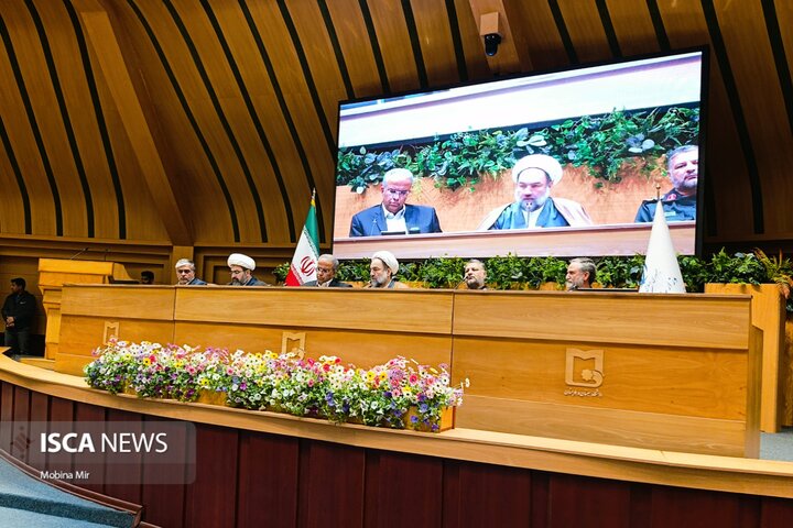 وحدت و انسجام، رمز موفقیت در برابر دشمنان است