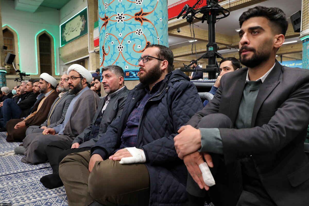 حضور مجروحان حوادث تروریستی اخیر در دیدار امروز با رهبر انقلاب