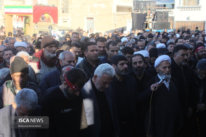 حضور حماسی مردم آران و بیدگل در آئین تشییع شهید مدافع امنیت