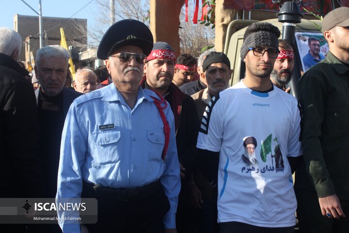 حضور حماسی مردم آران و بیدگل در آئین تشییع شهید مدافع امنیت