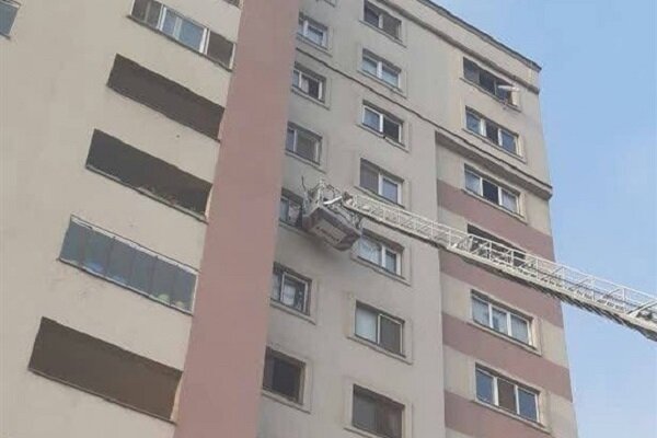 نجات جان بیش از ۱۵۰ نفر در آتشسوزی ساختمان پزشکان در اصفهان نجات جان بیش از ۱۵۰ نفر در آتشسوزی ساختمان پزشکان در اصفهان