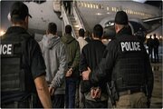 انتقال ۴۰ مهاجر ایرانی از آمریکا به ایران