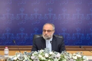 مطالبه‌گری باید در چارچوب قانون باشد