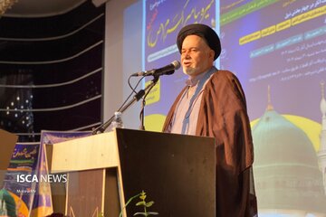 شعر بهترین ابزار برای توصیف پیامبر اکرم است