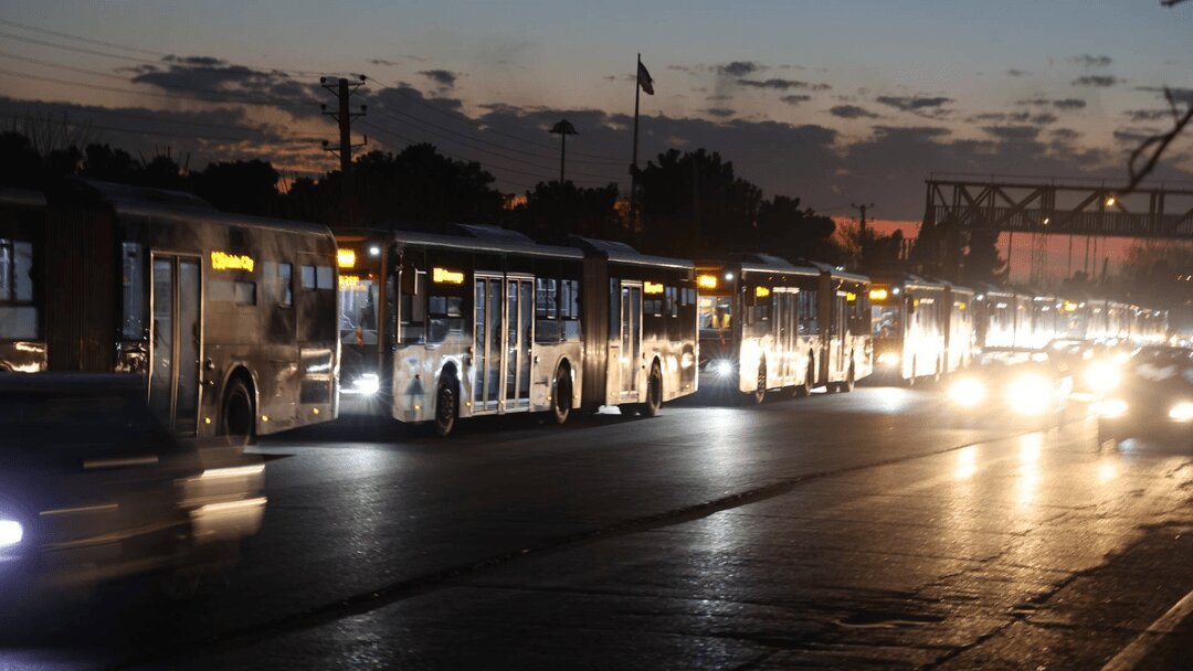 اولین اتوبوسهای دوکابین جدید به تهران رسید+ عکس