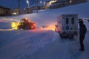 بارش برف در محورهای مواصلاتی اردبیل؛ همه راه‌های استان باز است
