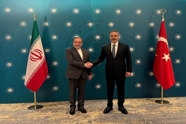 گفت‌وگوی عراقچی و فیدان در استانبول