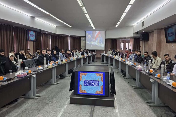 نشست هم‌اندیشی فعالان فرهنگی و مسئولان دانشگاه آزاد اصفهان