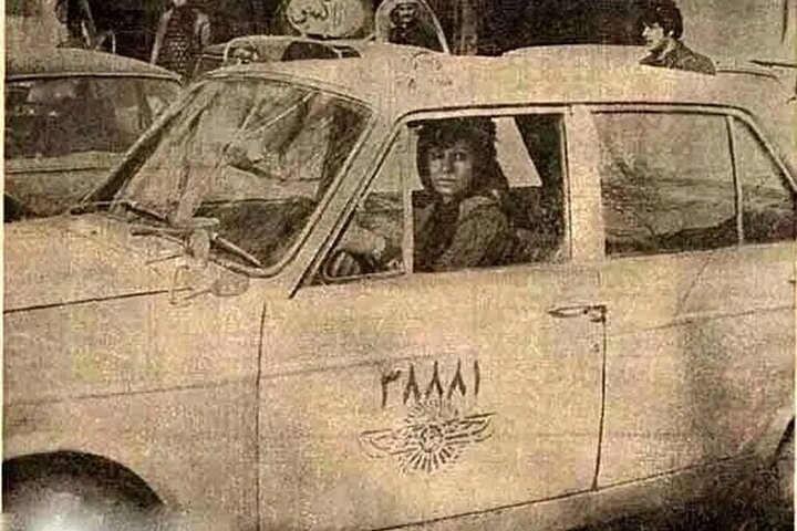 اولین زنی که در تهران راننده تاکسی شد! + عکس اولین زنی که در تهران راننده تاکسی شد! + عکس