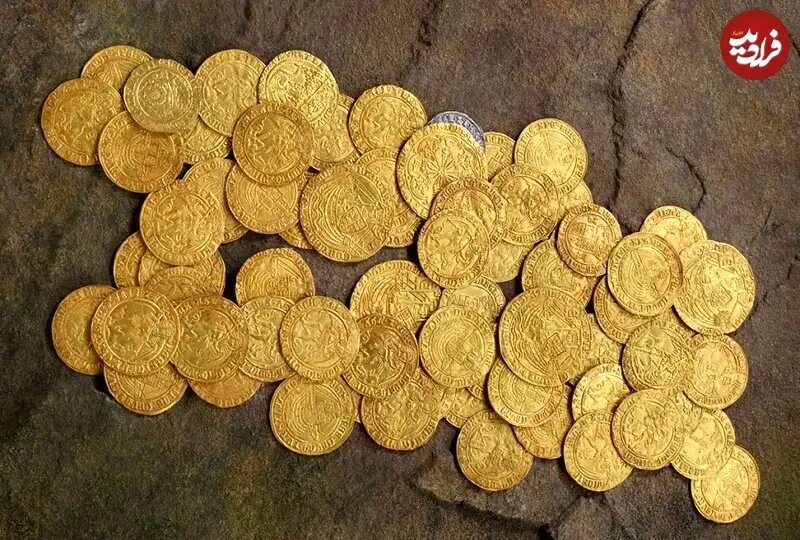 کشف سکّه‌های ۵۰۰ ساله از باغچۀ حیاط + عکس