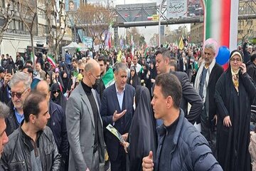 اسلامی: مردم اجازه نمی‌دهند از بیرون برایشان تصمیم گرفته شود