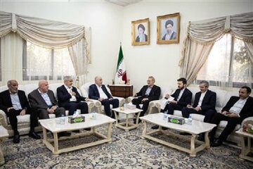 دیدار جمعی از رهبران حماس با لاریجانی در دوحه