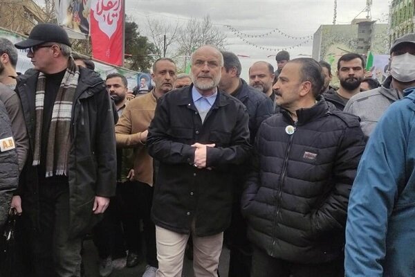 حضور قالیباف در راهپیمایی 22 بهمن