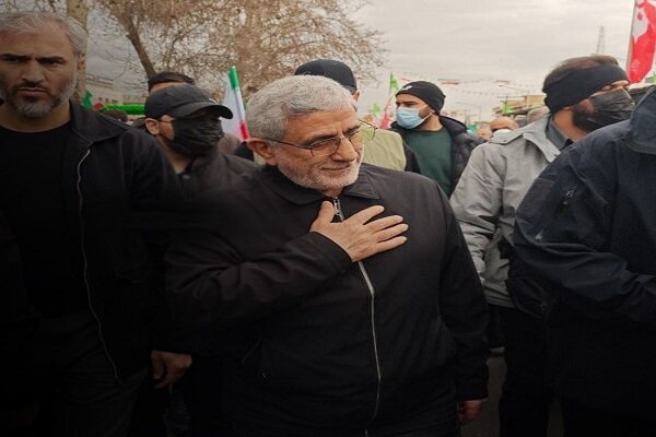 حضور سردار قاآنی در راهپیمایی ۲۲ بهمن + فیلم