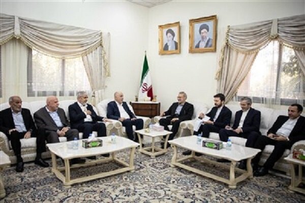 دیدار جمعی از رهبران حماس با لاریجانی در دوحه