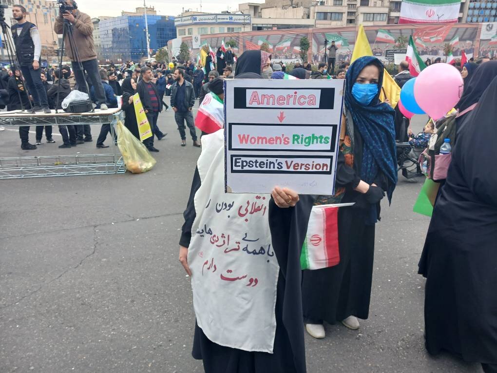 تصاویر موبایلی از مراسم راهپیمایی ۲۲ بهمن تهران