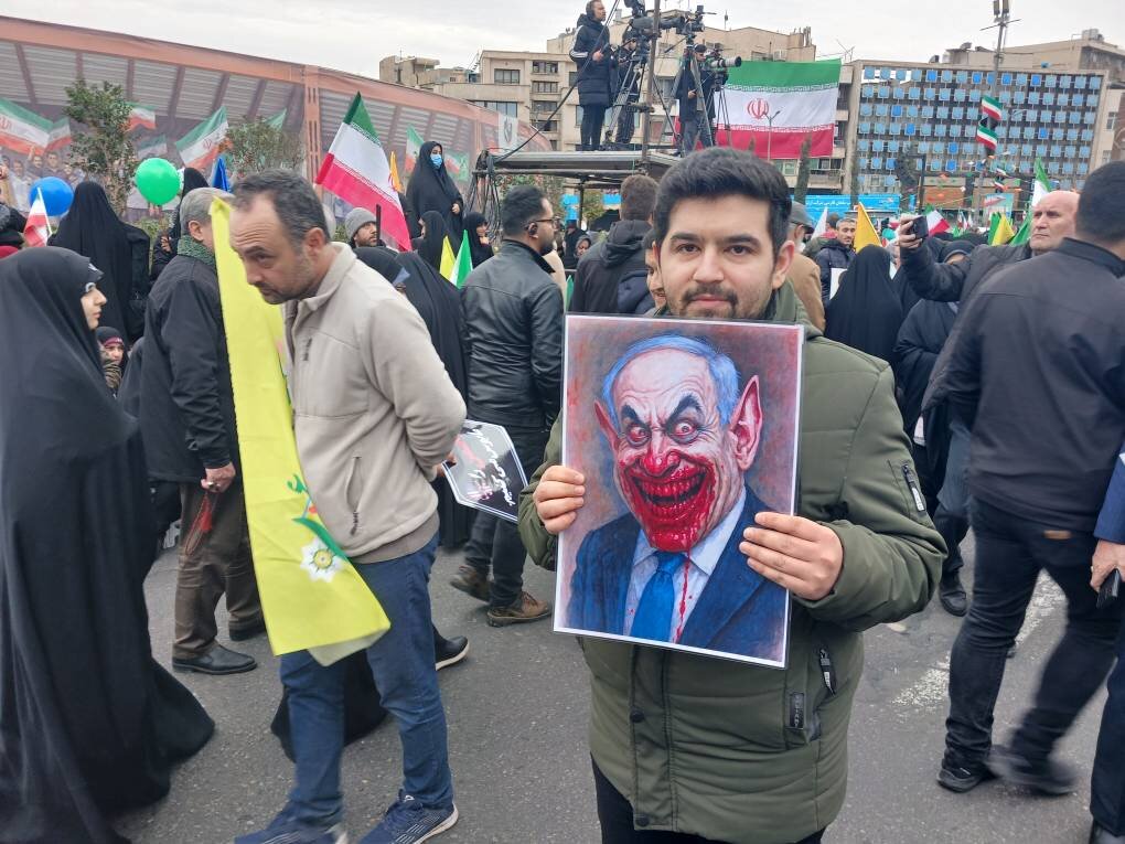 تصاویر موبایلی از مراسم راهپیمایی ۲۲ بهمن تهران