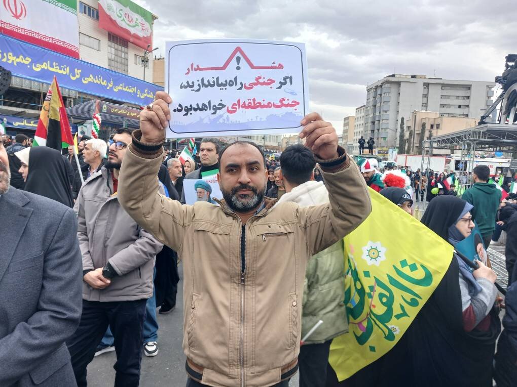 تصاویر موبایلی از مراسم راهپیمایی ۲۲ بهمن تهران