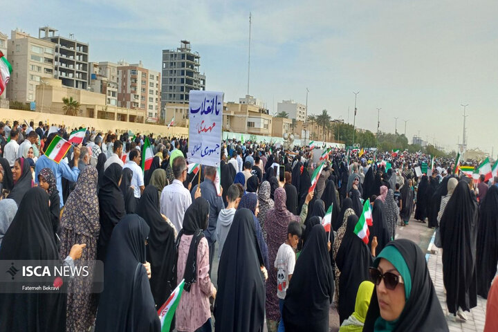 حماسه حضور مردم در راهپیمایی ۲۲ بهمن در بندرعباس