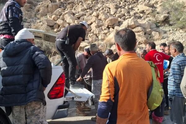 نجات جان یک فرد گرفتار شده در ارتفاعات «هفت‌حوض» سلسله