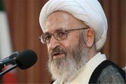 آیت الله سبحانی: موتورسواری بانوان ذاتا حرام نیست