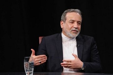 عراقچی، افغانستان و پاکستان را به گفتگو و خویشتن داری دعوت کرد