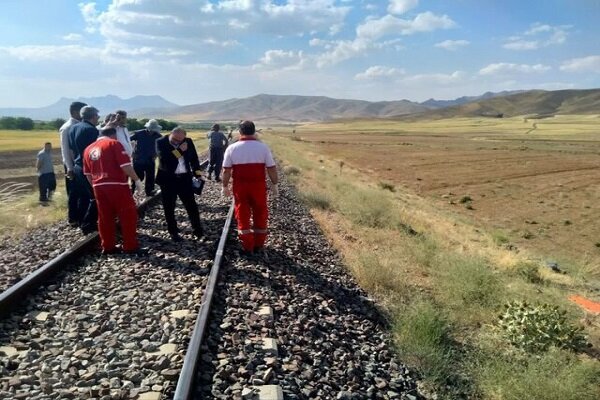 برخورد قطار با عابر در قم یک قربانی گرفت برخورد قطار با عابر در قم یک قربانی گرفت