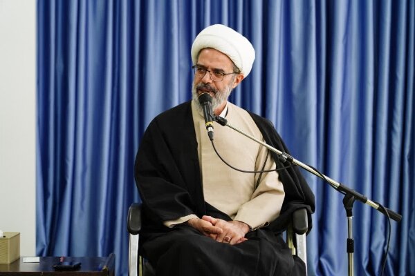 آموزش مقدمه پرورش است و بدون تربیت ارزشی ندارد