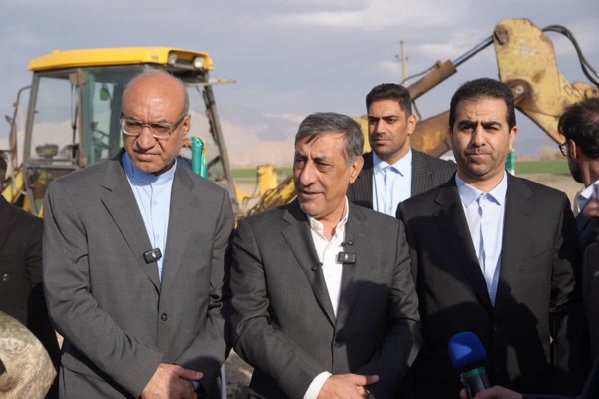 اجرای پروژههای صنعتی کرمانشاه شتاب گرفته است/ حمایت دولت از پروژههای تولیدی برای کاهش بیکاری