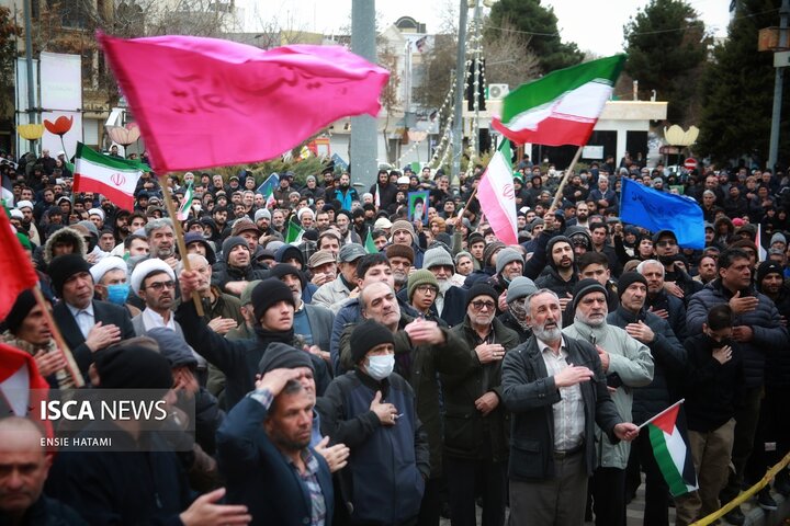 تودههای مردم انقلاب را حفظ کرده است تودههای مردم انقلاب را حفظ کرده است