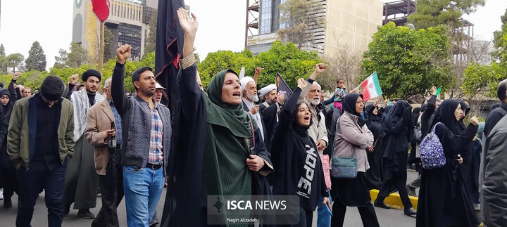 تجمع مردمی در سوگواری رهبر انقلاب