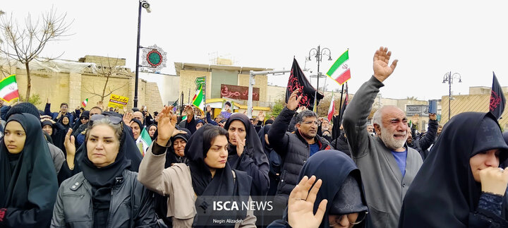 تجمع مردمی در سوگواری رهبر انقلاب