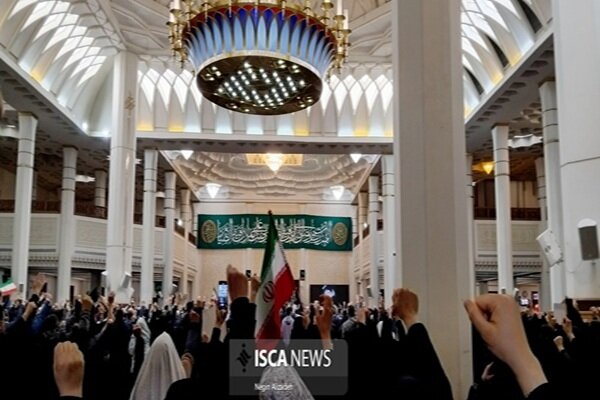 این خود خداست که جهان را مدیریت می‌کند