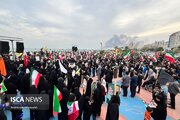 خروش مردم بندرعباس در کنار آب‌های نیلگون خلیج فارس