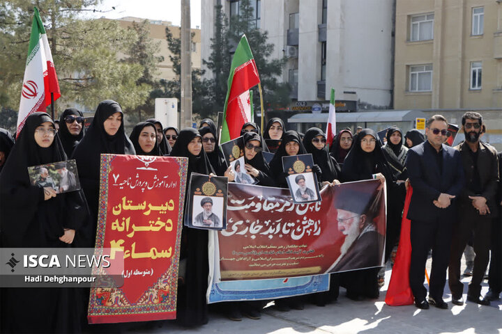 تجمع دانشگاهیان دانشگاه آزاد اسلامی خراسان رضوی در سوگ شهید آیت‌الله خامنه‌ای و اعتراض به تجاوزات دشمنان